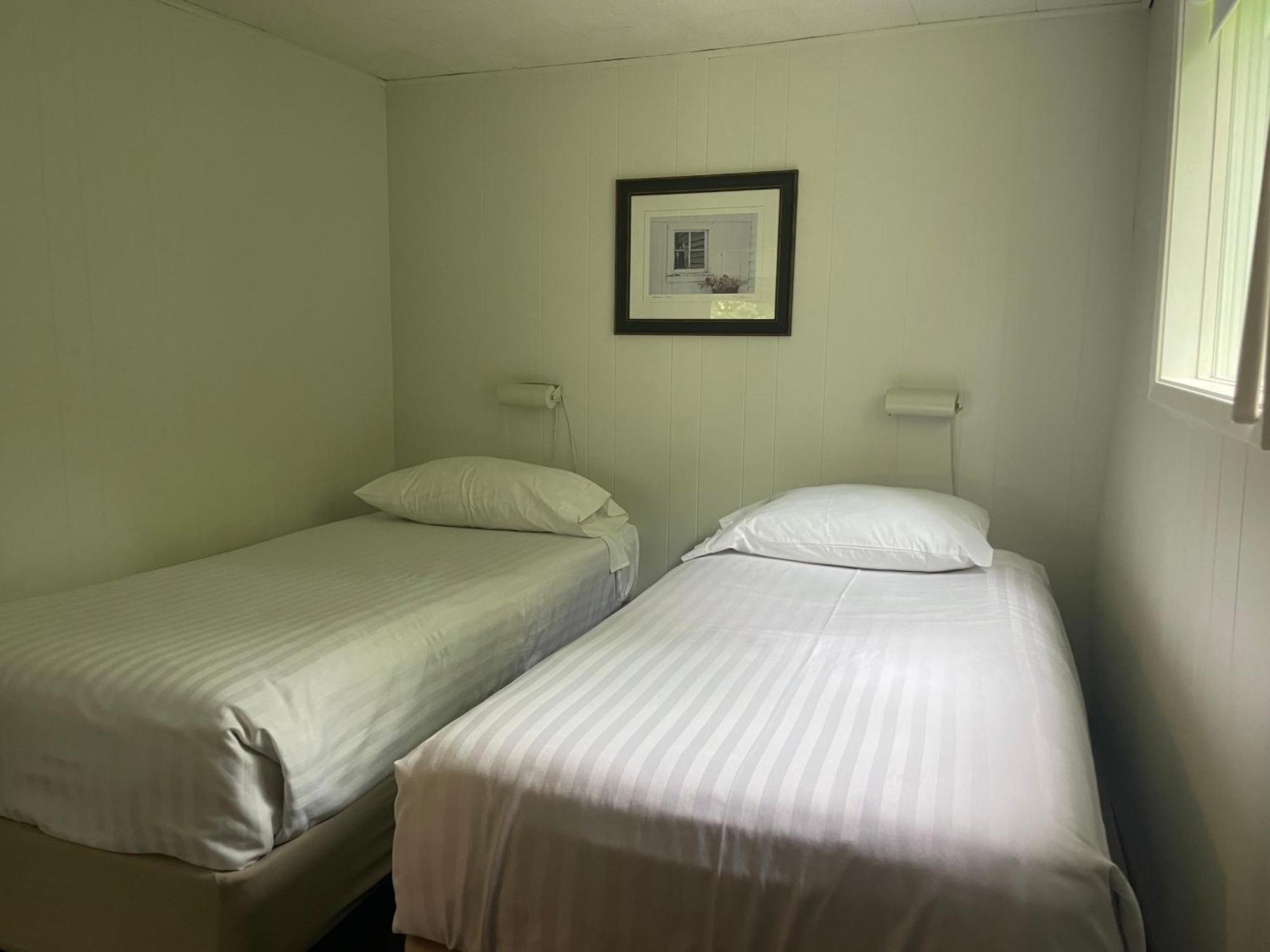Colonial Bay Motel And Cottages Huntsville Exterior photo